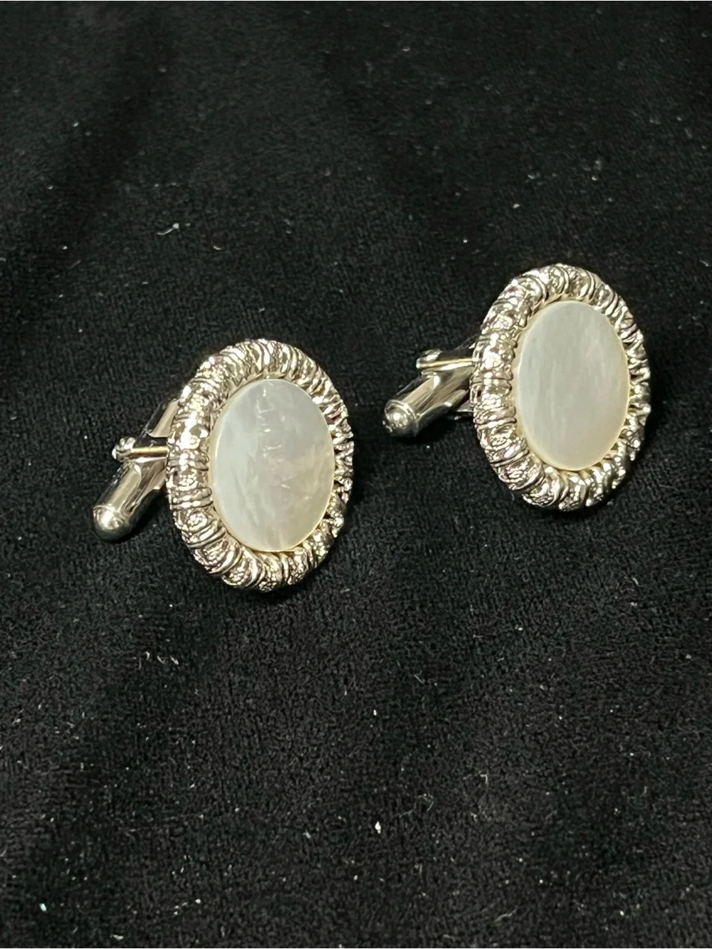 Classic Vintage Mother-of-Pearl Round Cuff Links in silver tone